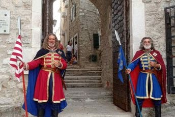 Vitezovi stižu na Jadran: Viteštvo nije pitanje vremena u kome se živi Vitezovi stižu na Jadran: Viteštvo nije pitanje vremena u kome se živi