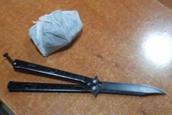 Igalo: Policija na šetalištu kod Beograđanina pronašla marihuanu i nož Igalo: Policija na šetalištu kod Beograđanina pronašla marihuanu i nož