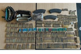 Policija pretresla kuće dvojice Nikšićana: Oduzeto pet pušaka, pola kilograma eksploziva i 677 komada municije Policija pretresla kuće dvojice Nikšićana: Oduzeto pet pušaka, pola kilograma eksploziva i 677 komada municije