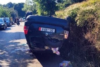 Kod Bara se prevrnuo auto, državljanin Njemačke povrijeđen Kod Bara se prevrnuo auto, državljanin Njemačke povrijeđen