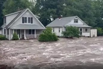 Poplave na ulicama Njujorka, jedna osoba preminula Poplave na ulicama Njujorka, jedna osoba preminula