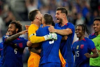 Gold kup: Poznati svi parovi polufinala, SAD nakon penal ruleta savladala Kanadu, Jamajka minimalnim rezultatom pobijedila Gvatemalu Gold kup: Poznati svi parovi polufinala, SAD nakon penal ruleta savladala Kanadu, Jamajka minimalnim rezultatom pobijedila Gvatemalu