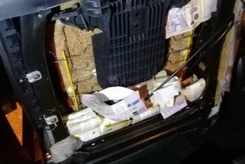 Debeli Brijeg: Kod poljskog državljanina pronađen neprijavljen novac, zaplijenjeno gotovo 114 hiljada eura Debeli Brijeg: Kod poljskog državljanina pronađen neprijavljen novac, zaplijenjeno gotovo 114 hiljada eura