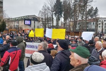 Pokret penzionera traži da se zaustavi raspodjela sredstava za stara lica: Idu u privatne džepove, a ne za šta su namijenjena Pokret penzionera traži da se zaustavi raspodjela sredstava za stara lica: Idu u privatne džepove, a ne za šta su namijenjena