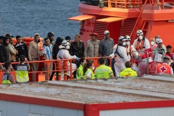 Španija spasila 86 ljudi u blizini Kanarskih ostrva, ali desetine migranata se još vode kao nestali Španija spasila 86 ljudi u blizini Kanarskih ostrva, ali desetine migranata se još vode kao nestali