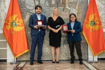 Đurović uručila Trinaestojulsku nagradu Simoviću, Zoriću i Uljareviću Đurović uručila Trinaestojulsku nagradu Simoviću, Zoriću i Uljareviću