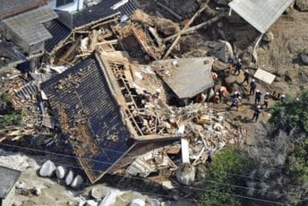Velike poplave i klizišta u Japanu, poginulo najmanje šest osoba Velike poplave i klizišta u Japanu, poginulo najmanje šest osoba