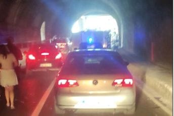 Budva: Prevrnuo se kamion, stvorene velike gužve Budva: Prevrnuo se kamion, stvorene velike gužve