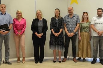 EU izdvojila više od 75 hiljada za pet projekata u oblasti promocije ljudskih prava i razvoja demokratske političke kulture EU izdvojila više od 75 hiljada za pet projekata u oblasti promocije ljudskih prava i razvoja demokratske političke kulture