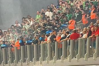 Haos na Malti: Navijači divljali, meč prekinut, pa nastavljen (VIDEO) Haos na Malti: Navijači divljali, meč prekinut, pa nastavljen (VIDEO)