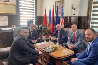 Đeka: Crna Gora nastoji da obezbijedi srazmjerno učešće pripadnika manjinskih naroda u političkom i javnom životu Đeka: Crna Gora nastoji da obezbijedi srazmjerno učešće pripadnika manjinskih naroda u političkom i javnom životu