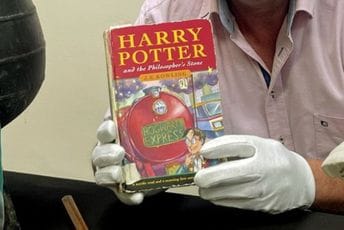 Knjiga o Hariju Poteru kupljena za 30 penija, prodata za 10.500 funti Knjiga o Hariju Poteru kupljena za 30 penija, prodata za 10.500 funti