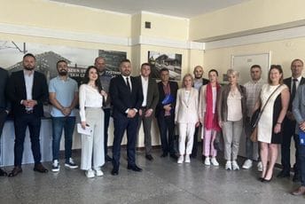 Delegacija Crne Gore u studijskoj posjeti poljskoj željeznici PKP Fast City Rail Delegacija Crne Gore u studijskoj posjeti poljskoj željeznici PKP Fast City Rail