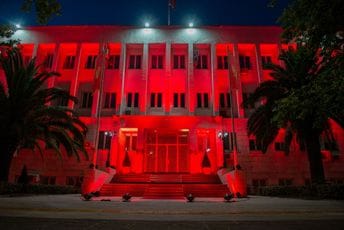 Zgrada predsjednika u bojama crnogorske zastave Zgrada predsjednika u bojama crnogorske zastave