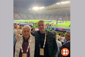 Gledati utakmicu sa novog omiljenog mjesta. Neprocjenjivo Gledati utakmicu sa novog omiljenog mjesta. Neprocjenjivo