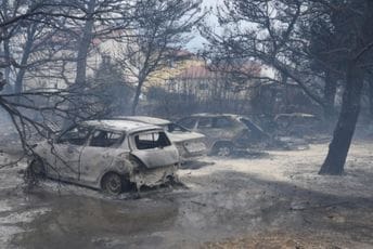 Požar u Dalmaciji se širi, 155 vatrogasaca je na terenu: Gore kuće i automobili, ima povrijeđenih Požar u Dalmaciji se širi, 155 vatrogasaca je na terenu: Gore kuće i automobili, ima povrijeđenih