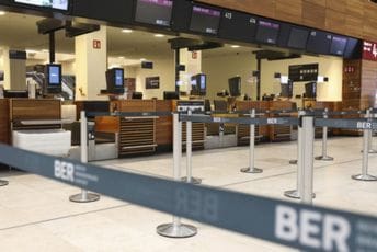 Blokirani aerodromi u Hamburgu i Dizeldorfu: Aktivisti se zalijepili za pistu Blokirani aerodromi u Hamburgu i Dizeldorfu: Aktivisti se zalijepili za pistu