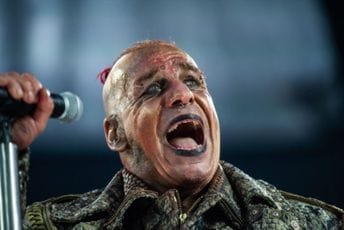 Ramštajn nastupa u Berlinu, uz proteste protiv Tila Lindemana Ramštajn nastupa u Berlinu, uz proteste protiv Tila Lindemana