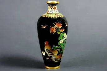 Vaza kupljena za tri dolara u prodavnici polovne robe: Mogla bi da košta skoro 12.000 dolara na aukciji Vaza kupljena za tri dolara u prodavnici polovne robe: Mogla bi da košta skoro 12.000 dolara na aukciji