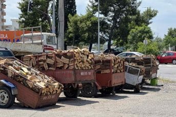 Prikolica drva 160 eura Prikolica drva 160 eura