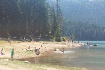 (FOTO) Na Žabljaku rashlađenje potražili u Crnom jezeru (FOTO) Na Žabljaku rashlađenje potražili u Crnom jezeru
