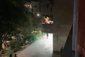 Bar: Zbog bacanja namještaja sa terase Podgoričaninu novčana kazna, izdat i prekršajni nalog Bar: Zbog bacanja namještaja sa terase Podgoričaninu novčana kazna, izdat i prekršajni nalog