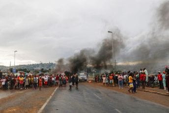 Južna Afrika: Stotine kuća uništeno u požaru u siromašnom kvartu grada Durbana Južna Afrika: Stotine kuća uništeno u požaru u siromašnom kvartu grada Durbana