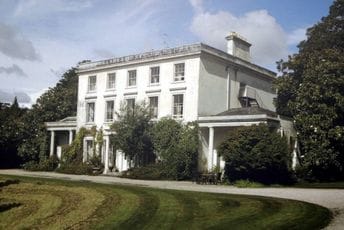 Više od 100 turista bilo "zarobljeno" u vili Agate Kristi u Engleskoj zbog oluje Više od 100 turista bilo "zarobljeno" u vili Agate Kristi u Engleskoj zbog oluje