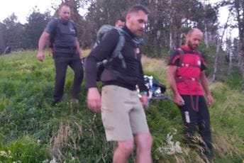 Završena spasilačka akcija na Visitoru: Državljanka Češke predata ekipi Hitne pomoći Plav Završena spasilačka akcija na Visitoru: Državljanka Češke predata ekipi Hitne pomoći Plav