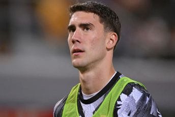 Navijači PSŽ-a poručili Vlahoviću: Ako dođeš odsjeći ćemo ti tri prsta Navijači PSŽ-a poručili Vlahoviću: Ako dođeš odsjeći ćemo ti tri prsta