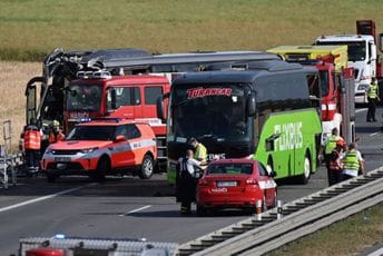 Sudar dva autobusa u Češkoj: Jedna osoba poginula, 50 putnika povrijeđeno Sudar dva autobusa u Češkoj: Jedna osoba poginula, 50 putnika povrijeđeno