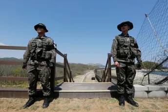 Nezapamćeni incident: Američki državljanin prešao granicu između Sjeverne i Južne Koreje, policija ga odmah uhapsila Nezapamćeni incident: Američki državljanin prešao granicu između Sjeverne i Južne Koreje, policija ga odmah uhapsila