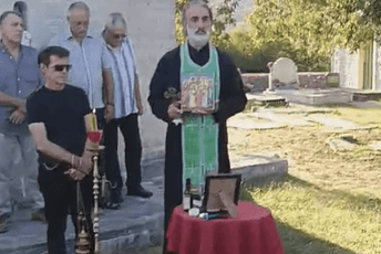 Sveštenik SPC u Herceg Novom veličao četnike i poručio: Ruski narod razapet u svojoj kijevskoj prijestonici Sveštenik SPC u Herceg Novom veličao četnike i poručio: Ruski narod razapet u svojoj kijevskoj prijestonici