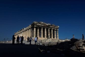 Zbog velike vrućine skraćuju rano vrijeme čuvarima Akropolja i drugih grčkih znamenitosti Zbog velike vrućine skraćuju rano vrijeme čuvarima Akropolja i drugih grčkih znamenitosti