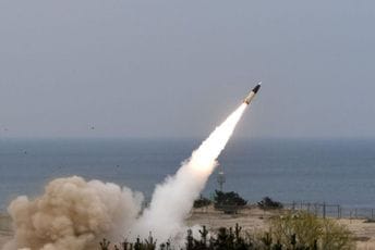 Sjeverna Koreja ispalila dva balistička projektila Sjeverna Koreja ispalila dva balistička projektila