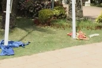 Mladić iz Njemačke oštetio zastave Crne Gore i Evropske unije Mladić iz Njemačke oštetio zastave Crne Gore i Evropske unije