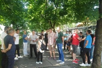 Protest radnika Solar gradnje: Radnici dobili otkaz, a neradnici rješenje za stalno Protest radnika Solar gradnje: Radnici dobili otkaz, a neradnici rješenje za stalno