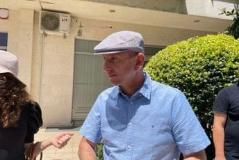 Zašto Milan Knežević napada narode i ambasadore?