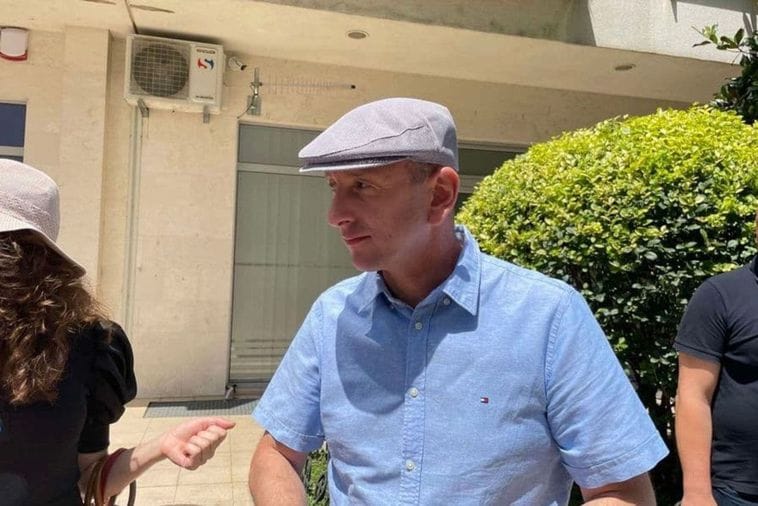 Zašto Milan Knežević napada narode i ambasadore? Zašto Milan Knežević napada narode i ambasadore?