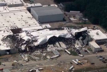 Tornado pogodio Fajzerovu fabriku: Oštećeno 50 hiljada paleta ljekova Tornado pogodio Fajzerovu fabriku: Oštećeno 50 hiljada paleta ljekova