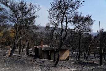 Vatrogasci izgubili kontrolu nad velikim požarom kod Atine: Naređena evakuacija Vatrogasci izgubili kontrolu nad velikim požarom kod Atine: Naređena evakuacija