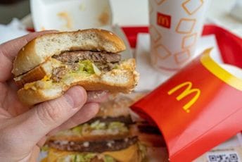 Djevojčica dobila 800.000 dolara odštete od MekDonaldsa Djevojčica dobila 800.000 dolara odštete od MekDonaldsa