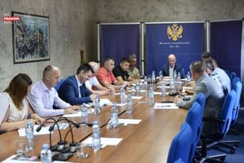 MUP: Građani da ne pale vatru na otvorenom i izbjegnu upotrebu pirotehničkih sredstava, u suprotnom će biti krivično sankcionisani MUP: Građani da ne pale vatru na otvorenom i izbjegnu upotrebu pirotehničkih sredstava, u suprotnom će biti krivično sankcionisani