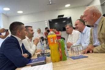 Đeljošaj nakon sastanka: Osnov svega je da vlada bude stabilna i dugoročna Đeljošaj nakon sastanka: Osnov svega je da vlada bude stabilna i dugoročna