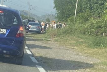Na Vranjini se sudarili autobus i putničko vozilo: Jedna osoba stradala Na Vranjini se sudarili autobus i putničko vozilo: Jedna osoba stradala
