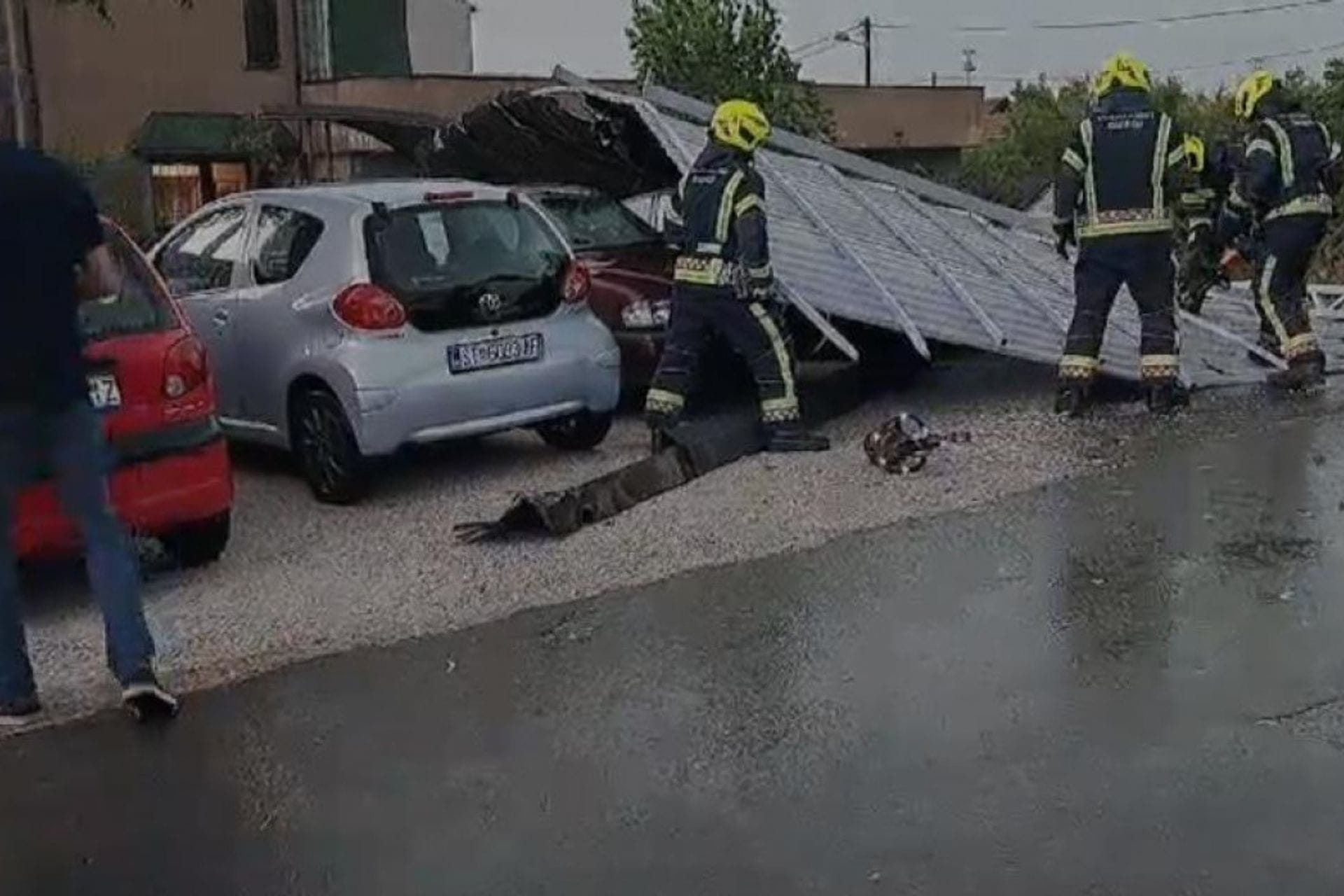 Olujno Nevrijeme U Hrvatskoj: Ima Povrijeđenih, Olujni Vjetar čupao ...