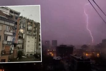 (VIDEO) Apokaliptični prizori iz Novog Sada: Kran pao na zgradu, olujni vjetar nosio krovove i drveće (VIDEO) Apokaliptični prizori iz Novog Sada: Kran pao na zgradu, olujni vjetar nosio krovove i drveće