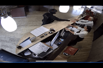 Podnose krivične prijave protiv Abazovića, Adžića, Terzića i više policajaca Podnose krivične prijave protiv Abazovića, Adžića, Terzića i više policajaca