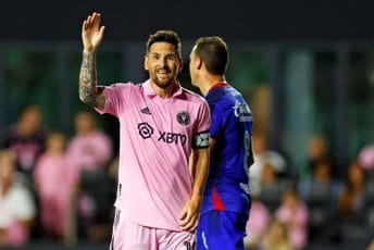 Kakav debi: Mesi u nadoknadi postigao gol iz slobodnog udarca i donio pobjedu svom novom klubu (VIDEO) Kakav debi: Mesi u nadoknadi postigao gol iz slobodnog udarca i donio pobjedu svom novom klubu (VIDEO)