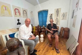 Andrijašević donirao skulpture muzejima na Cetinju i Podgorici Andrijašević donirao skulpture muzejima na Cetinju i Podgorici